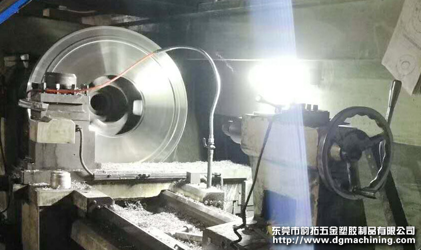 大型數(shù)控車床加工的注意事項